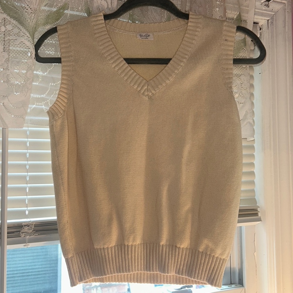 Brandy Melville tan sweater vest NEW NEVER WORN
